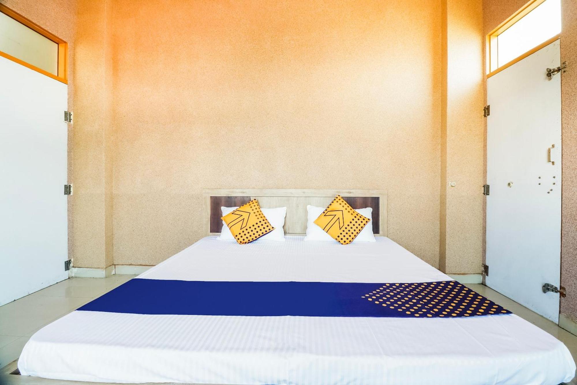 Spot On 68319 Hotel Nakhralo Rajasthan Resort Джапур Экстерьер фото